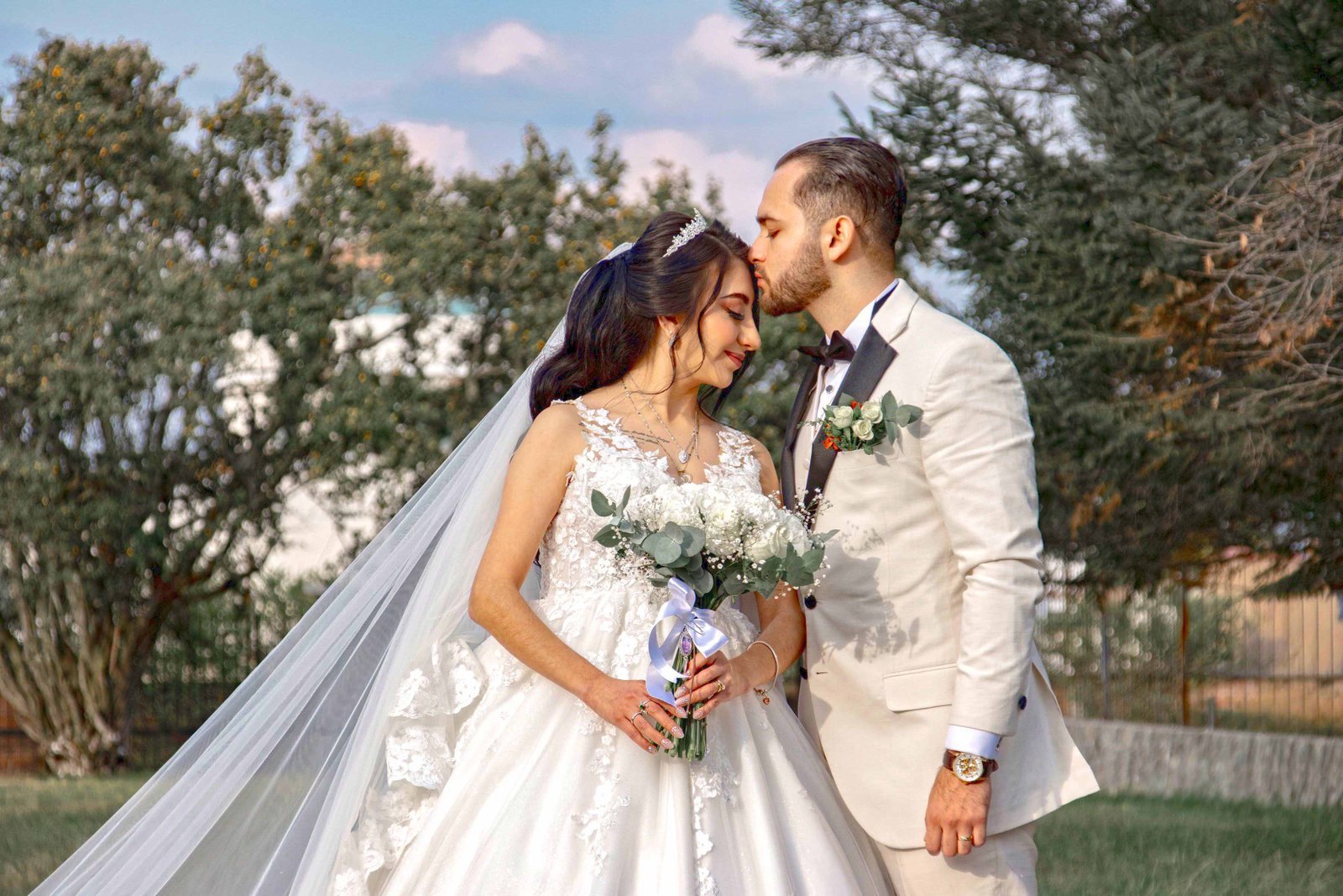 Cinematic wedding video coverage at a garden venue in Jupiter